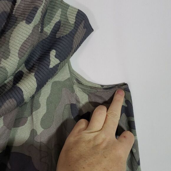 Inc Camo-Print Off-The-Shoulder Cutout Tunic Top Green Size Medium (AI) - Picture 5 of 9